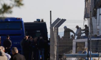 ЕС: Европейският парламент даде зелена светлина на плановете за наказателно задържане и депортиране